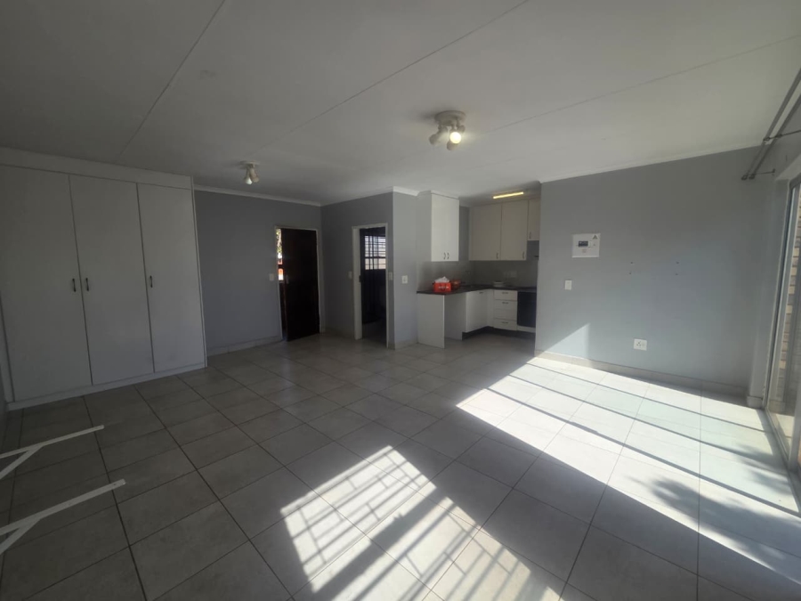 1 Bedroom Property for Sale in Wilgeheuwel Gauteng