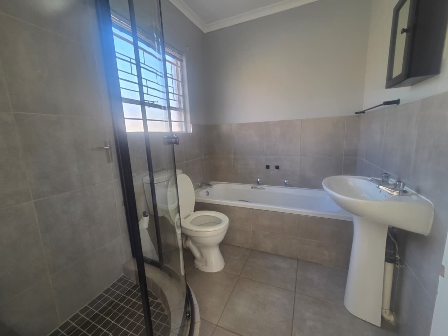 1 Bedroom Property for Sale in Wilgeheuwel Gauteng