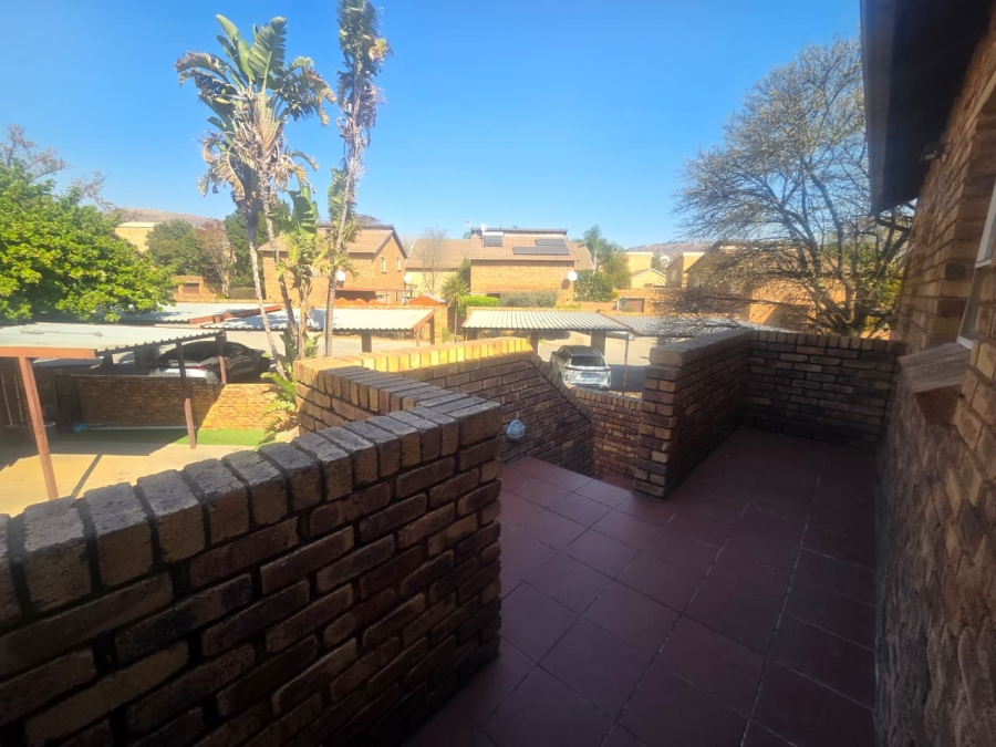 1 Bedroom Property for Sale in Wilgeheuwel Gauteng