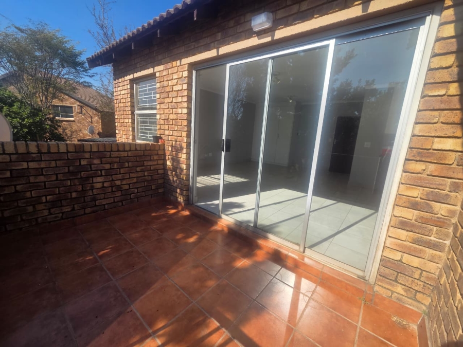 1 Bedroom Property for Sale in Wilgeheuwel Gauteng