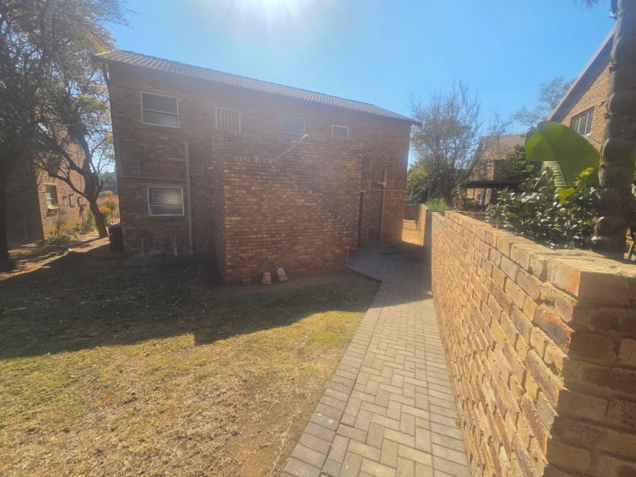 1 Bedroom Property for Sale in Wilgeheuwel Gauteng