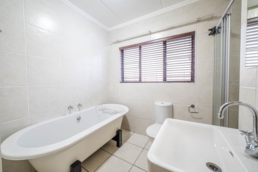 2 Bedroom Property for Sale in Sunninghill Gauteng