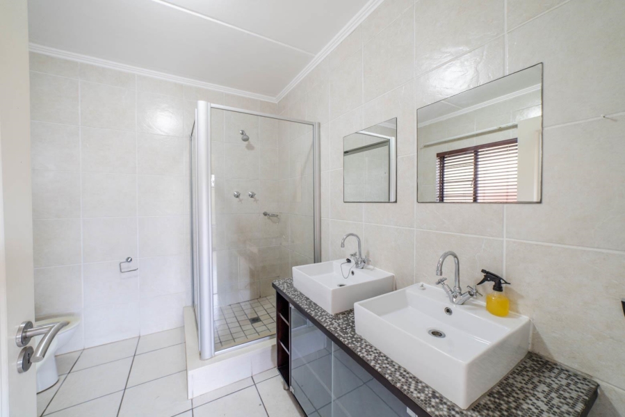 2 Bedroom Property for Sale in Sunninghill Gauteng