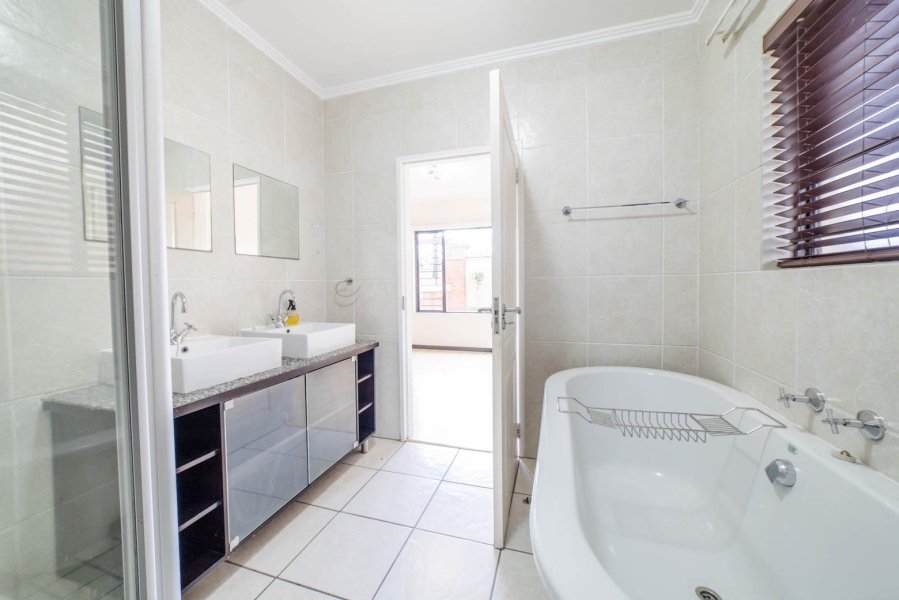 2 Bedroom Property for Sale in Sunninghill Gauteng