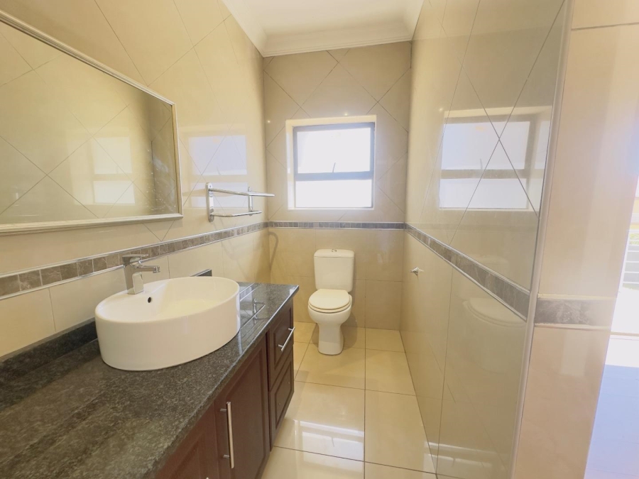 5 Bedroom Property for Sale in Blue Valley Golf Estate Gauteng