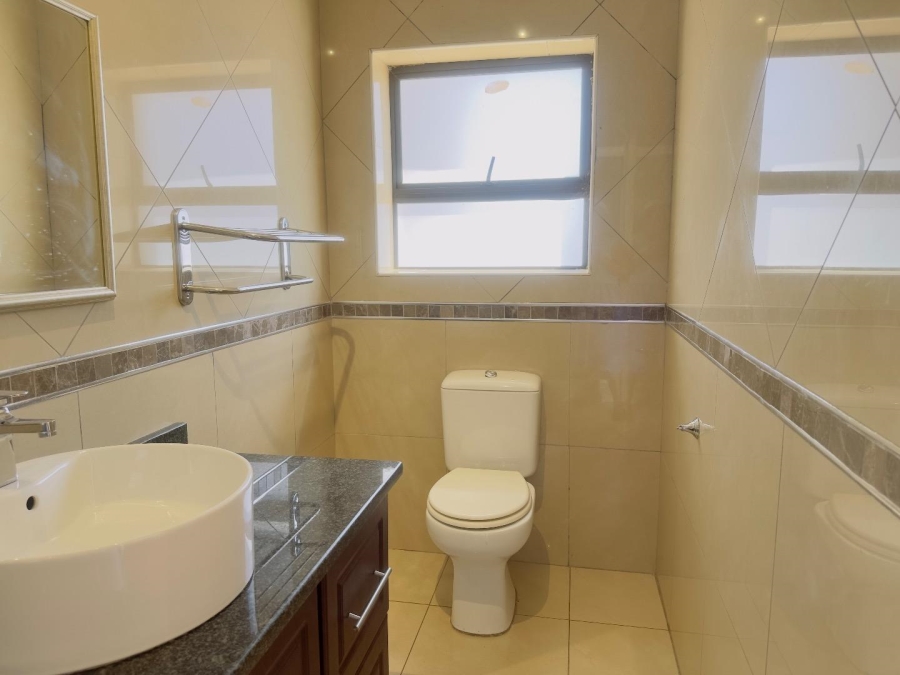 5 Bedroom Property for Sale in Blue Valley Golf Estate Gauteng