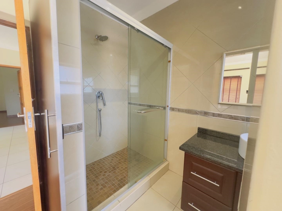 5 Bedroom Property for Sale in Blue Valley Golf Estate Gauteng