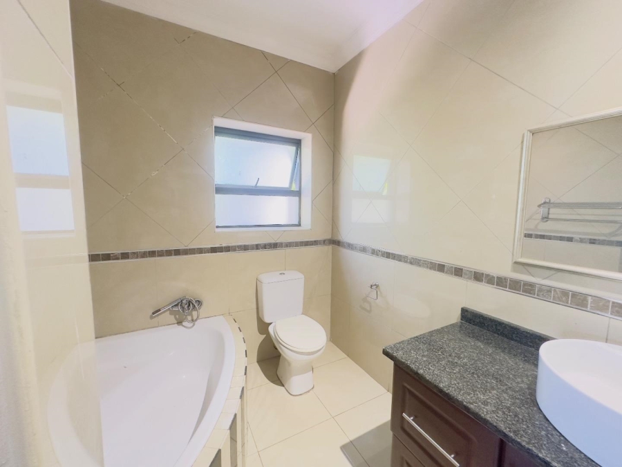 5 Bedroom Property for Sale in Blue Valley Golf Estate Gauteng