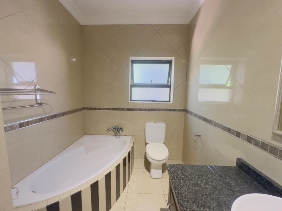 5 Bedroom Property for Sale in Blue Valley Golf Estate Gauteng