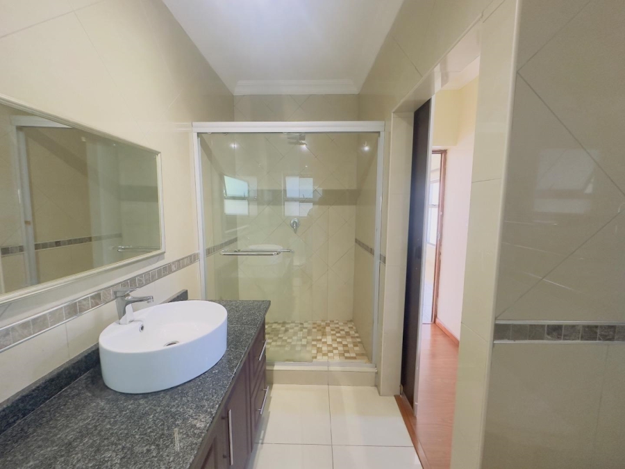 5 Bedroom Property for Sale in Blue Valley Golf Estate Gauteng