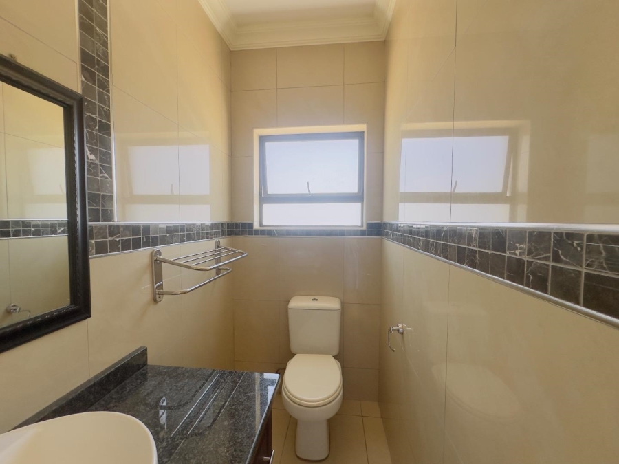 5 Bedroom Property for Sale in Blue Valley Golf Estate Gauteng