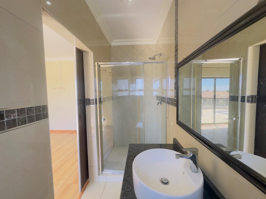 5 Bedroom Property for Sale in Blue Valley Golf Estate Gauteng