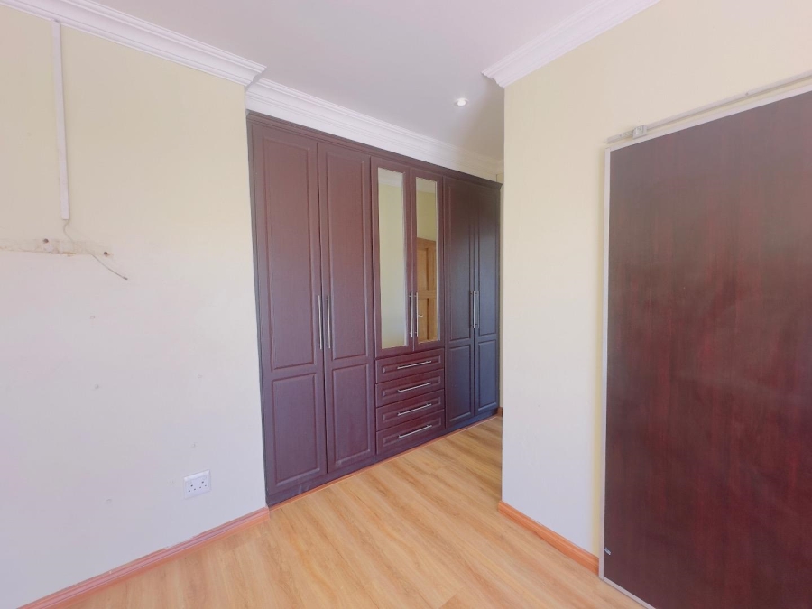5 Bedroom Property for Sale in Blue Valley Golf Estate Gauteng