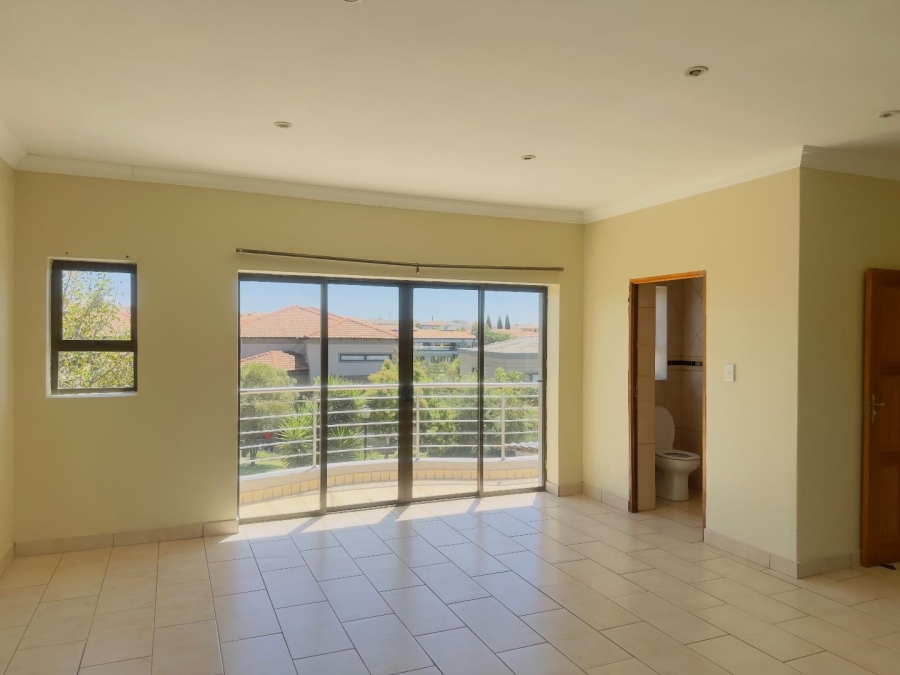 5 Bedroom Property for Sale in Blue Valley Golf Estate Gauteng