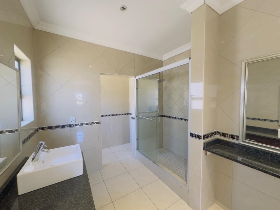 5 Bedroom Property for Sale in Blue Valley Golf Estate Gauteng