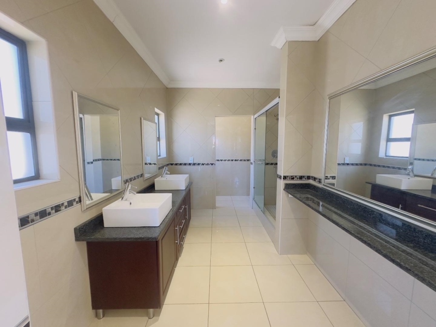 5 Bedroom Property for Sale in Blue Valley Golf Estate Gauteng