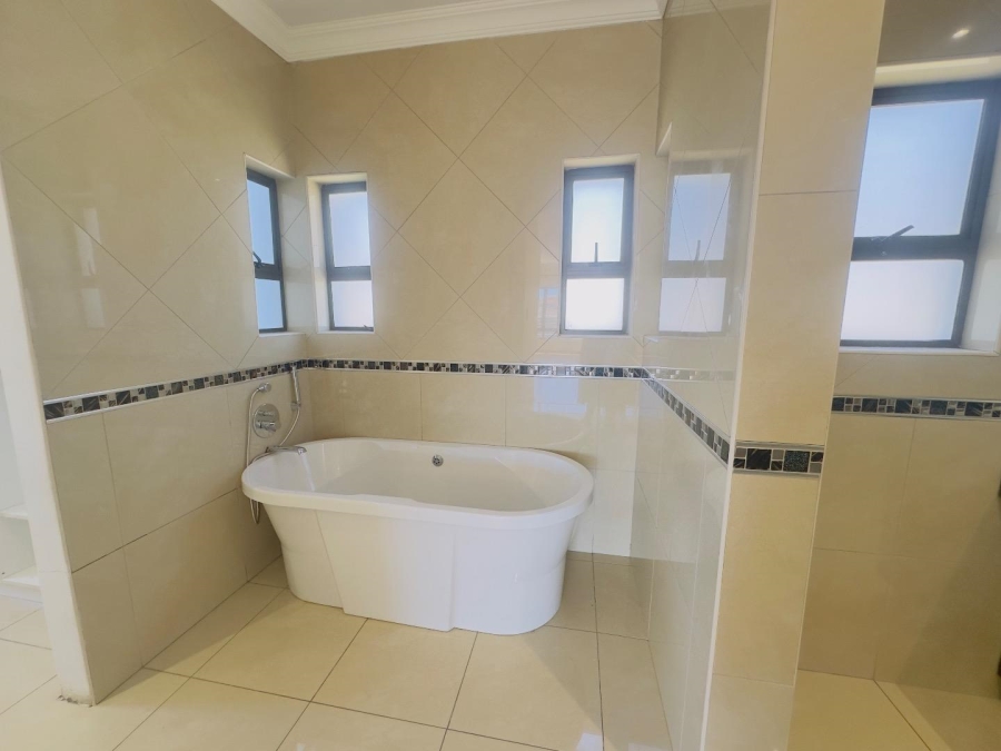 5 Bedroom Property for Sale in Blue Valley Golf Estate Gauteng