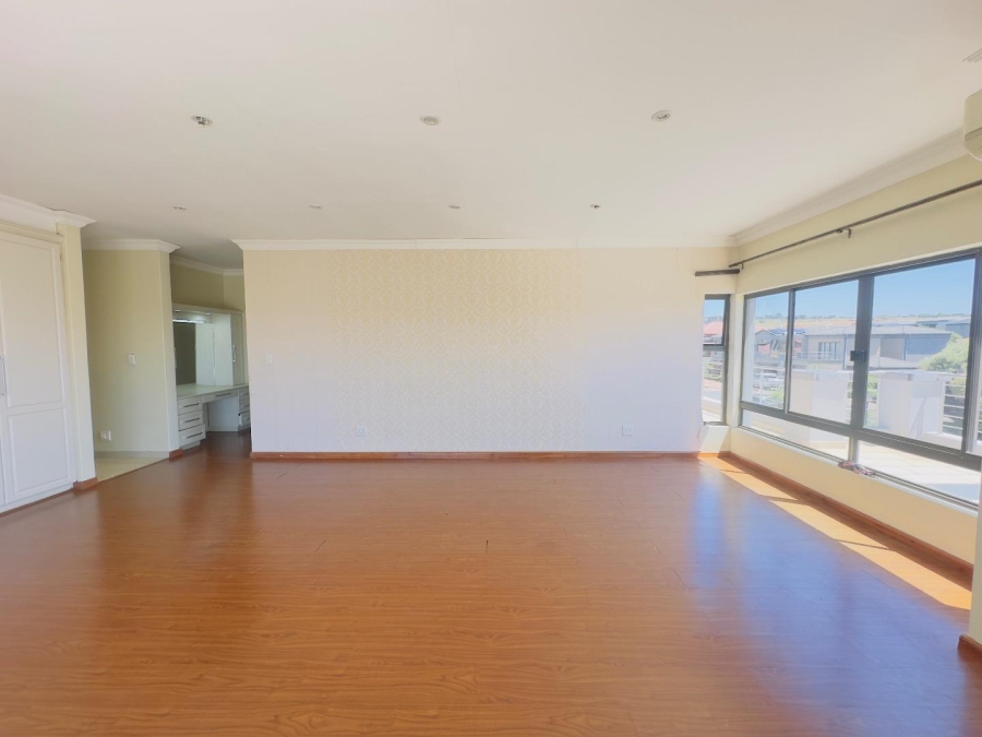 5 Bedroom Property for Sale in Blue Valley Golf Estate Gauteng