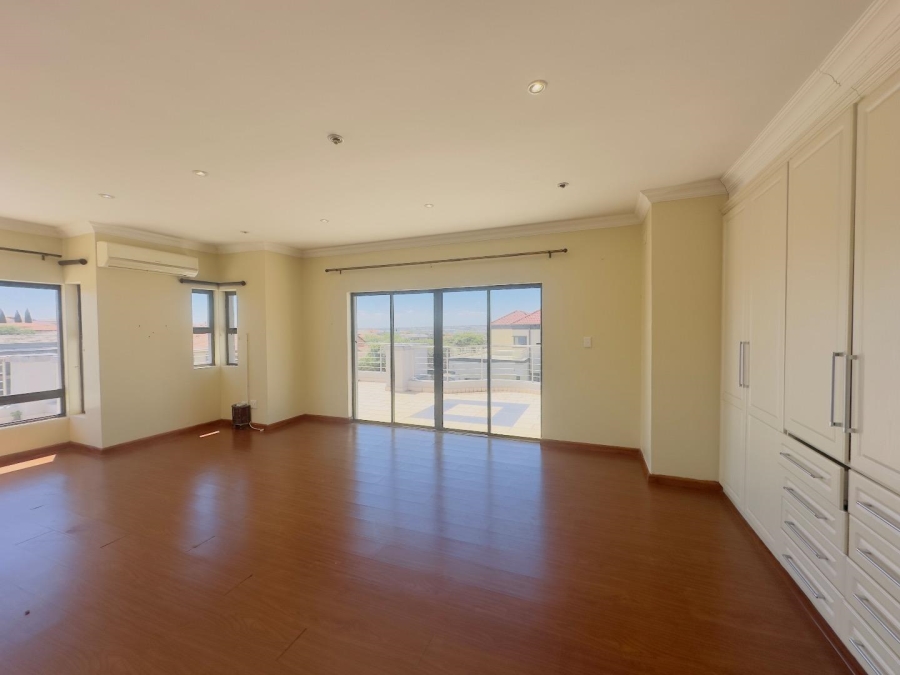 5 Bedroom Property for Sale in Blue Valley Golf Estate Gauteng