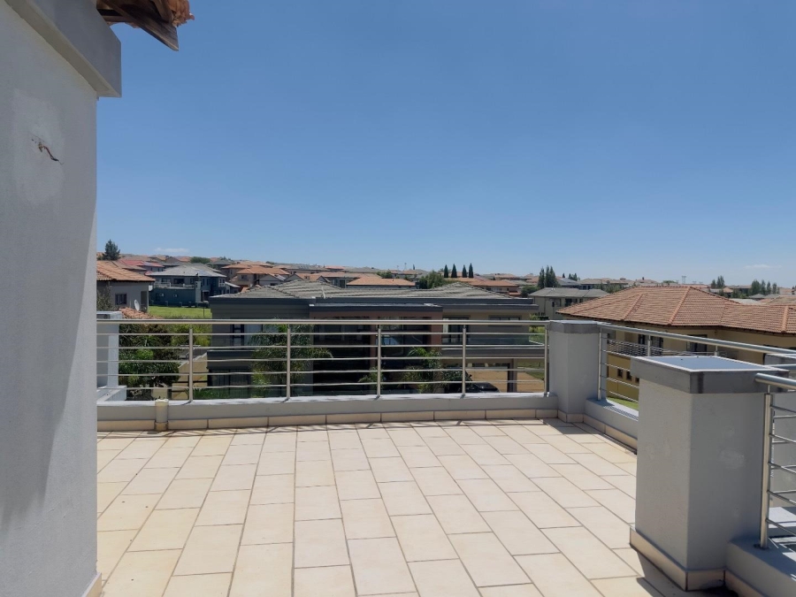 5 Bedroom Property for Sale in Blue Valley Golf Estate Gauteng