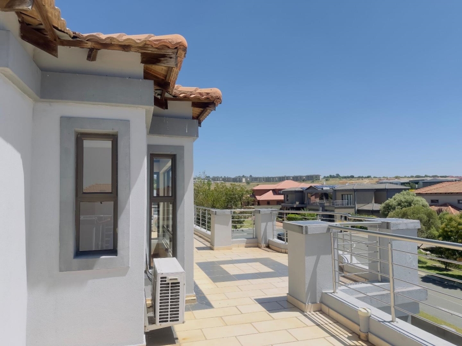 5 Bedroom Property for Sale in Blue Valley Golf Estate Gauteng