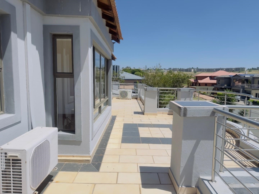 5 Bedroom Property for Sale in Blue Valley Golf Estate Gauteng