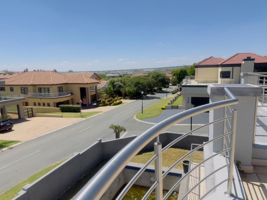 5 Bedroom Property for Sale in Blue Valley Golf Estate Gauteng