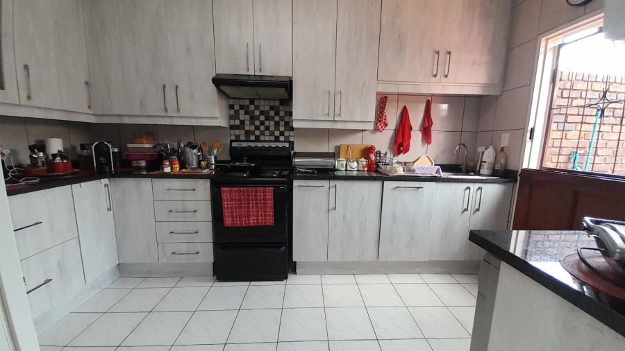 2 Bedroom Property for Sale in Birchleigh Gauteng
