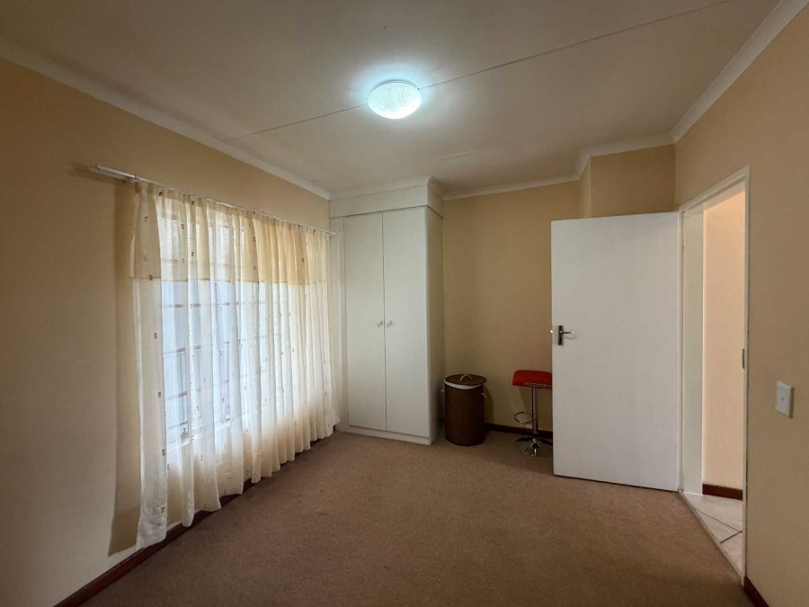2 Bedroom Property for Sale in Noordheuwel Gauteng
