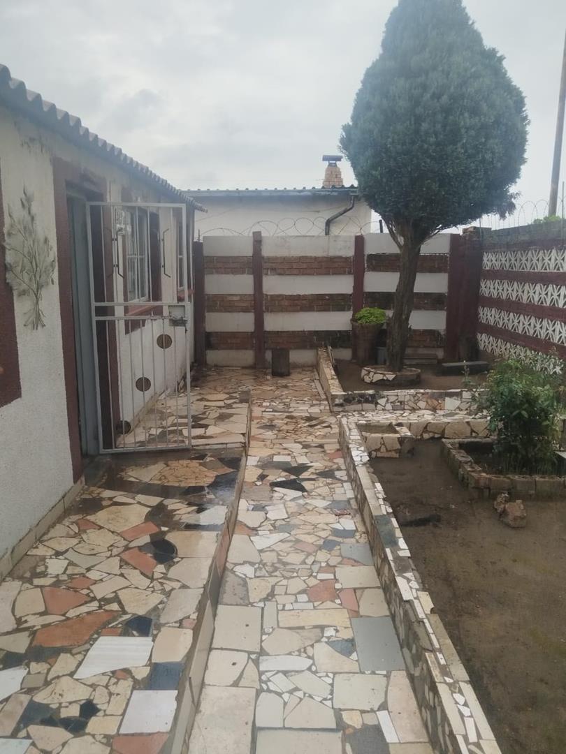 2 Bedroom Property for Sale in Dhlamini Gauteng