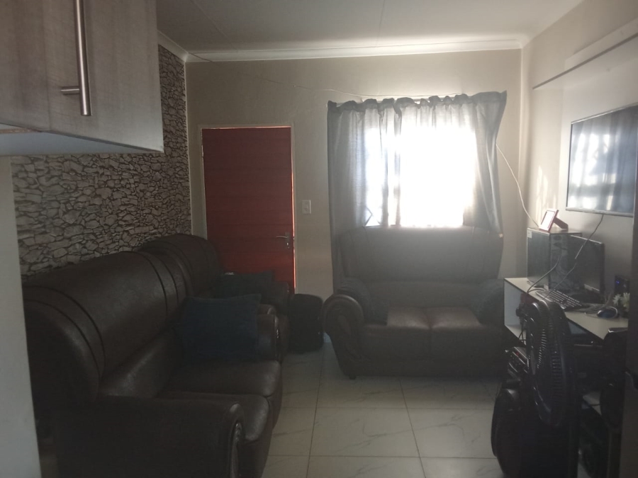 2 Bedroom Property for Sale in Dhlamini Gauteng
