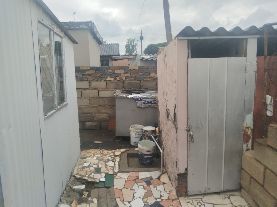 2 Bedroom Property for Sale in Dhlamini Gauteng