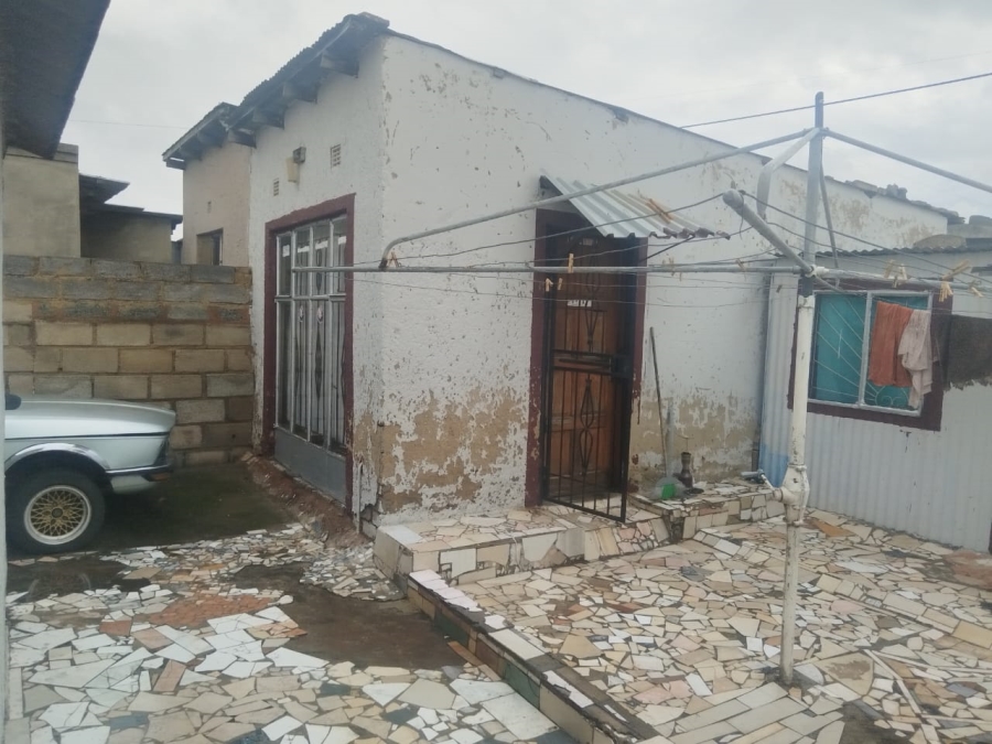 2 Bedroom Property for Sale in Dhlamini Gauteng