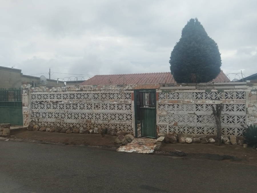 2 Bedroom Property for Sale in Dhlamini Gauteng