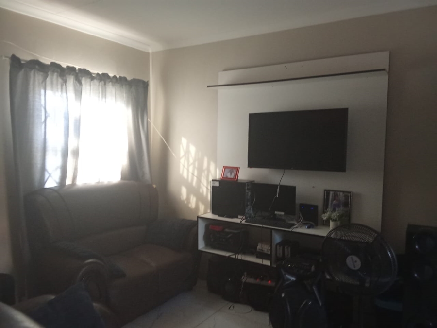 2 Bedroom Property for Sale in Lehae Gauteng