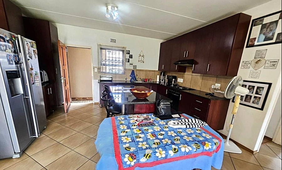2 Bedroom Property for Sale in Albertsdal Gauteng