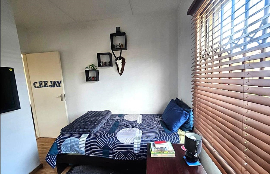 2 Bedroom Property for Sale in Albertsdal Gauteng