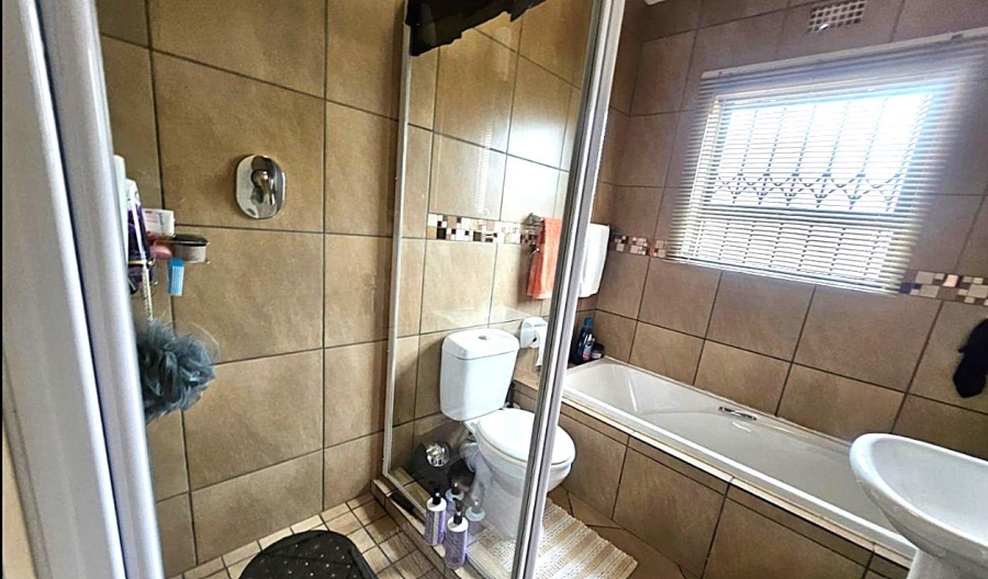 2 Bedroom Property for Sale in Albertsdal Gauteng