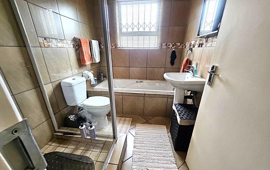 2 Bedroom Property for Sale in Albertsdal Gauteng
