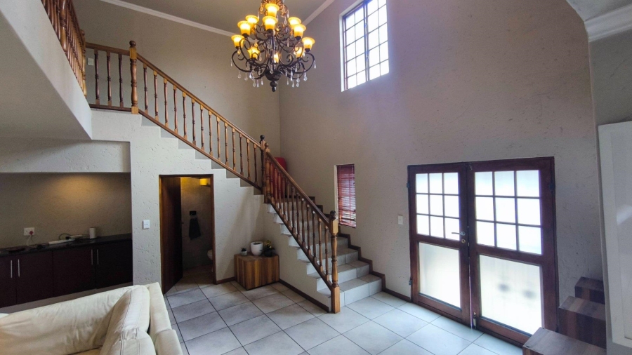 6 Bedroom Property for Sale in Brackenhurst Gauteng