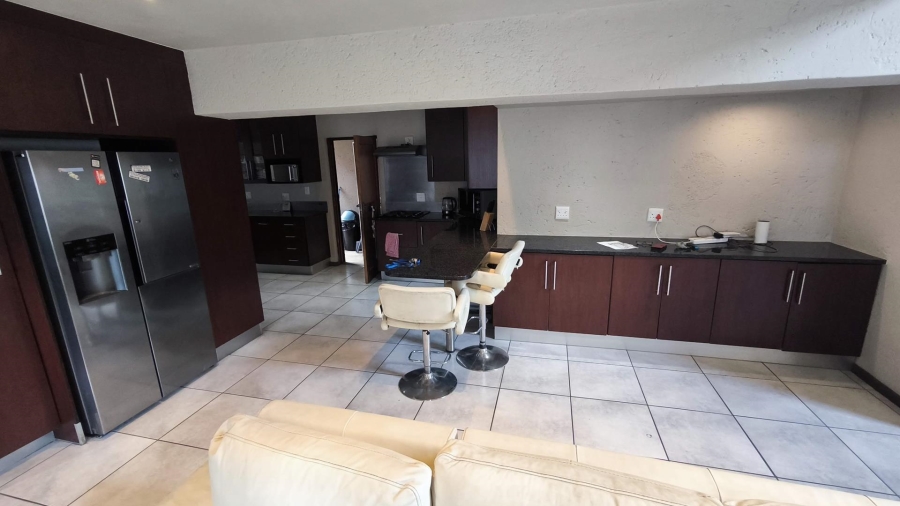 6 Bedroom Property for Sale in Brackenhurst Gauteng