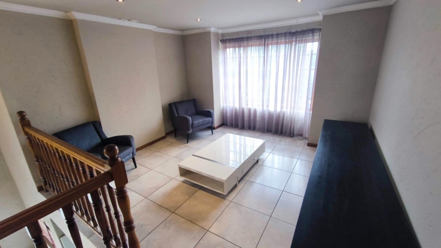 6 Bedroom Property for Sale in Brackenhurst Gauteng