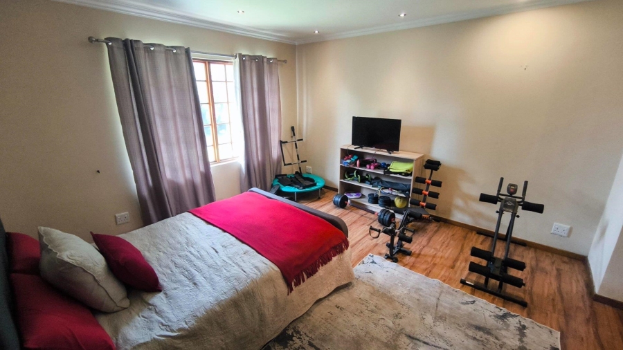 6 Bedroom Property for Sale in Brackenhurst Gauteng