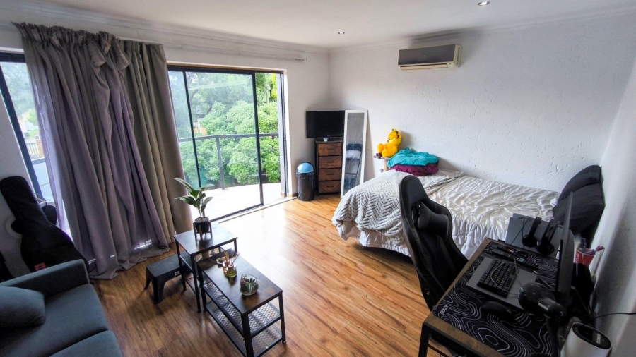 6 Bedroom Property for Sale in Brackenhurst Gauteng