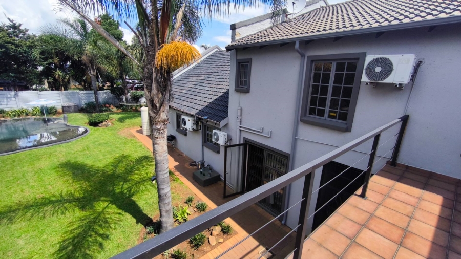 6 Bedroom Property for Sale in Brackenhurst Gauteng