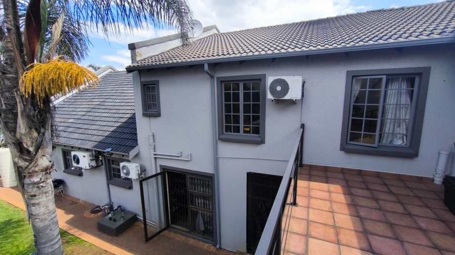 6 Bedroom Property for Sale in Brackenhurst Gauteng