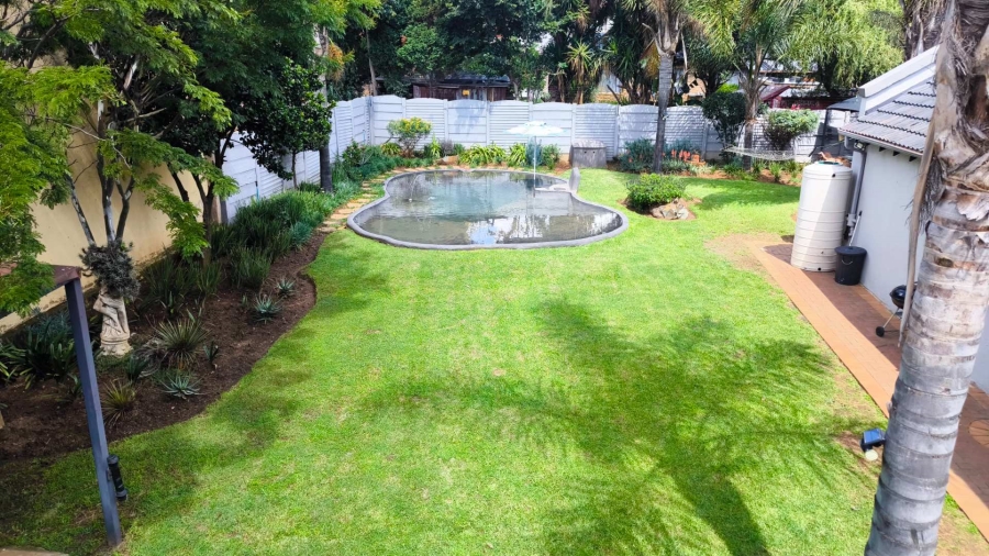 6 Bedroom Property for Sale in Brackenhurst Gauteng