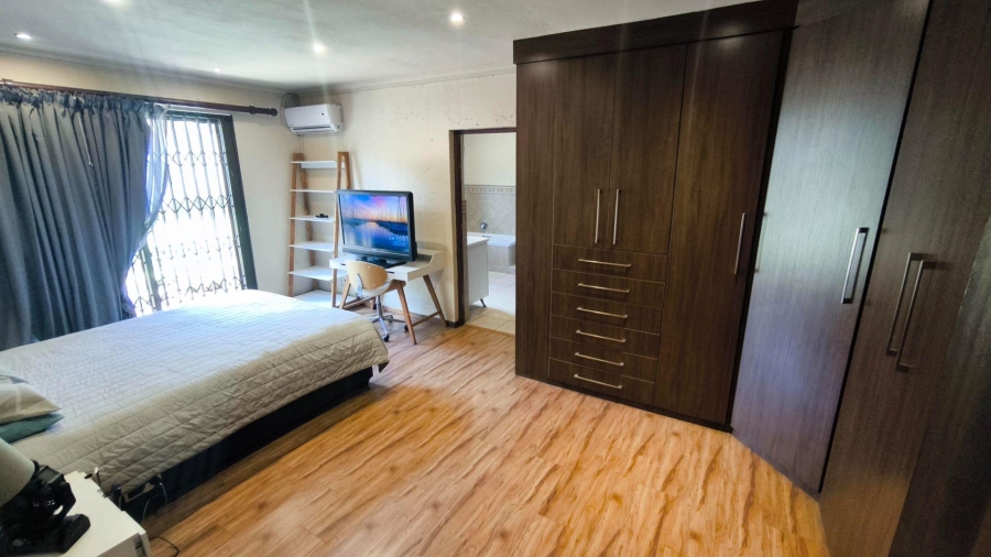 6 Bedroom Property for Sale in Brackenhurst Gauteng