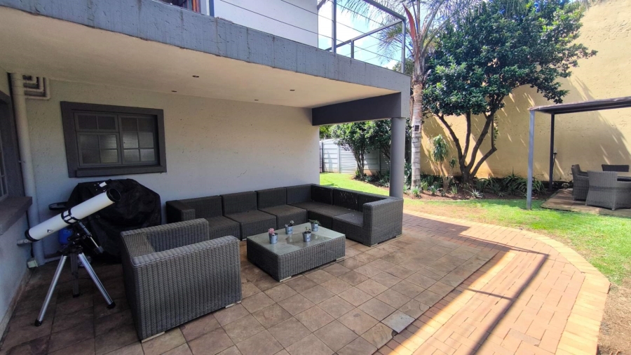 6 Bedroom Property for Sale in Brackenhurst Gauteng