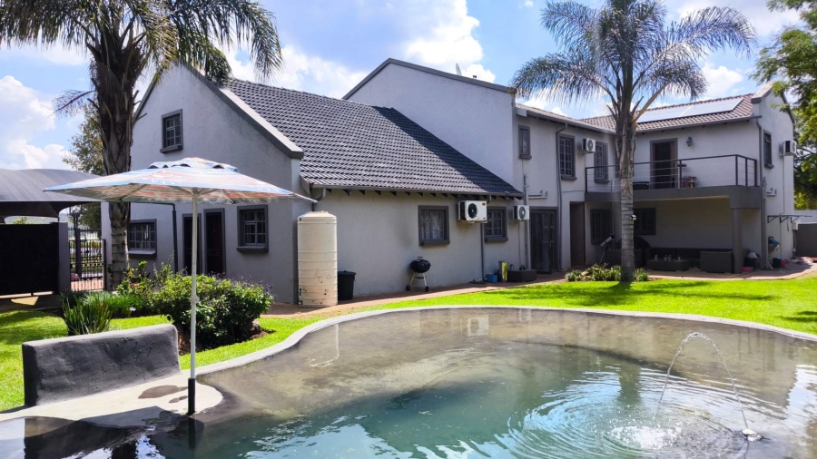 6 Bedroom Property for Sale in Brackenhurst Gauteng